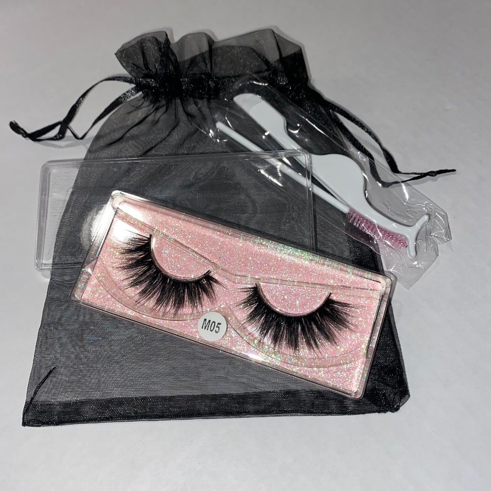 🌸FAUX 3D Mink Lashes w/applicator‎ & brush